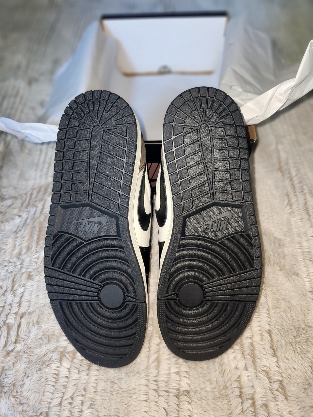 Air Jordan 1 Retro Low Og - Picture 7 of 7